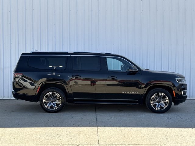 Used 2024 Jeep Wagoneer L Series II w/ Flexible Seating Group RWD image 3
