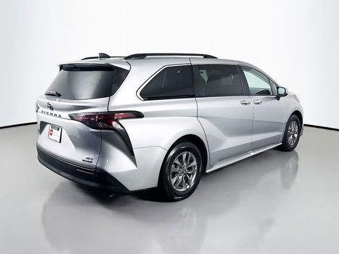 Certified 2024 Toyota Sienna XLE image 5