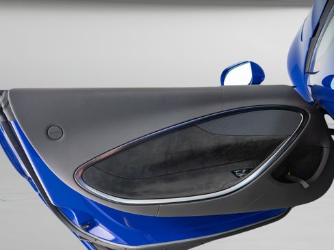 Used 2024 McLaren Artura RWD image 15