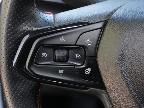 Used 2024 Chevrolet Trax RS w/ Sunroof Package FWD image 24