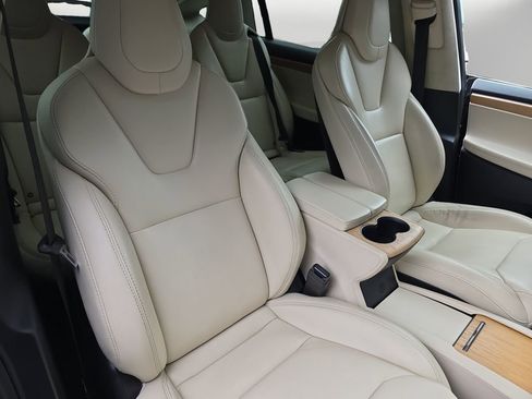 Used 2018 Tesla Model X 75D image 29