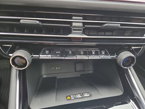 New 2026 Chevrolet Traverse RS w/ LPO, Floor Liner Package AWD/4WD image 15