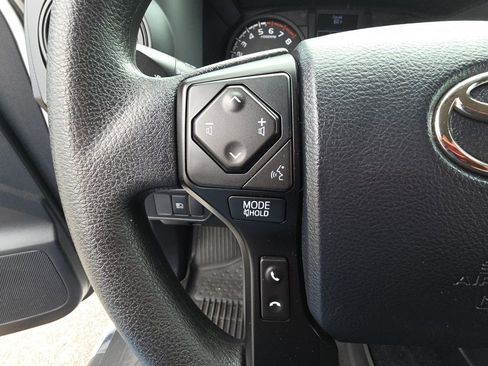 Used 2018 Toyota Tacoma SR AWD/4WD image 19