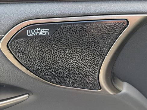 Used 2019 Lexus ES 350 Ultra Luxury w/ Accessory Package image 21