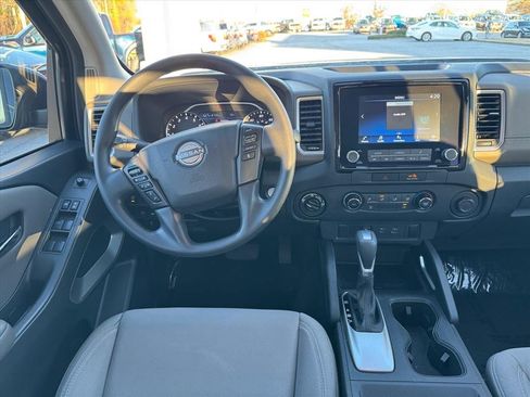 Certified 2022 Nissan Frontier SV w/ Technology Package image 12