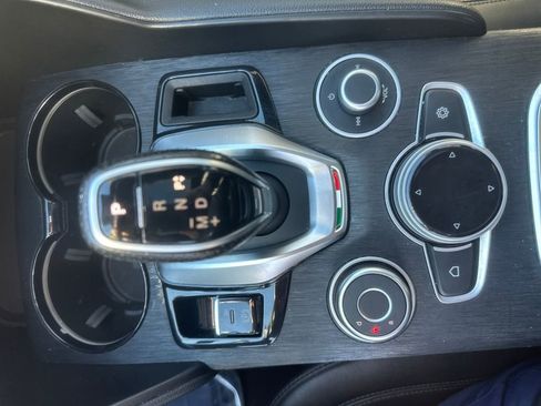 Used 2023 Alfa Romeo Giulia Sprint image 12