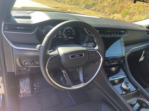 New 2025 Jeep Grand Cherokee L Altitude RWD image 11