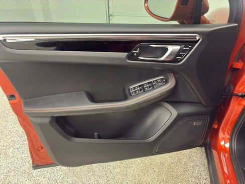 Used 2023 Porsche Macan w/ Premium Package Plus image 18