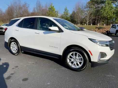 Used 2024 Chevrolet Equinox LT image 2