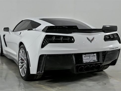 Used 2016 Chevrolet Corvette Z06 w/ 3LZ Preferred Equipment Group RWD image 10