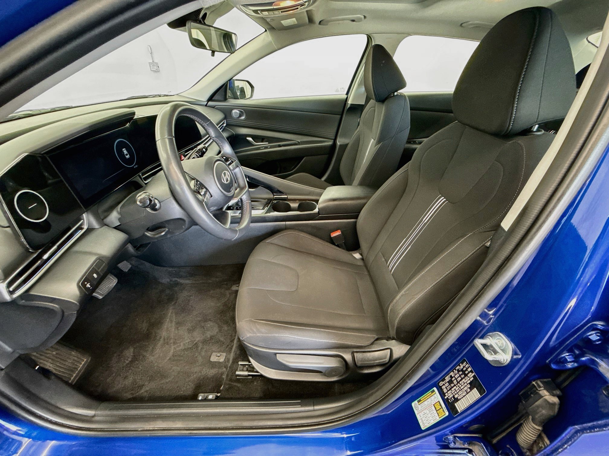 Used 2025 Hyundai Elantra SEL FWD image 13