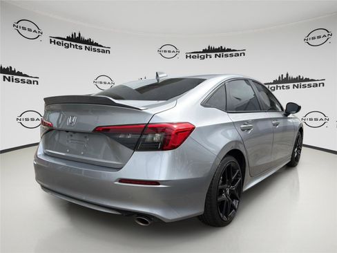 Used 2023 Honda Civic Sport image 4
