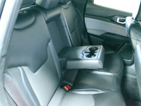 Used 2024 Jeep Compass Latitude image 9