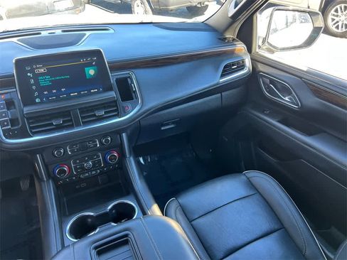 Used 2023 Chevrolet Suburban Premier image 22