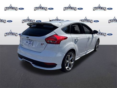 Used 2017 Ford Focus ST image 5