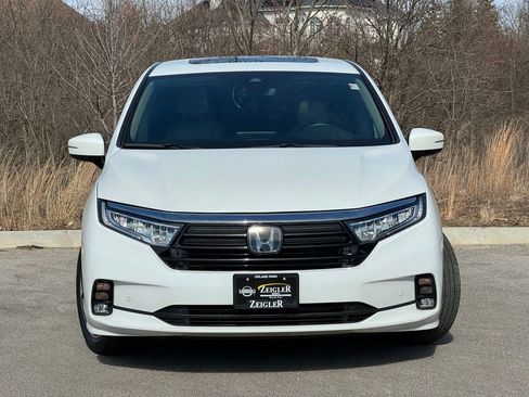 Used 2023 Honda Odyssey Elite image 2