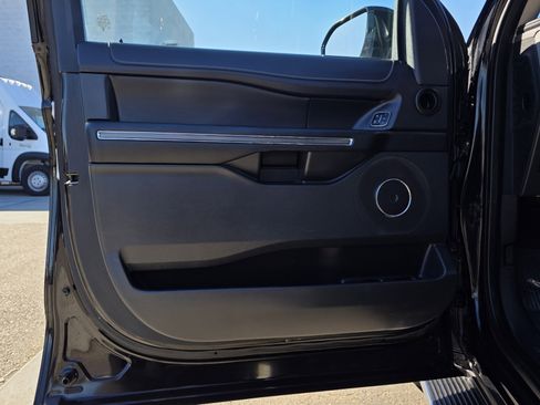 Used 2023 Ford Expedition Max XLT image 9