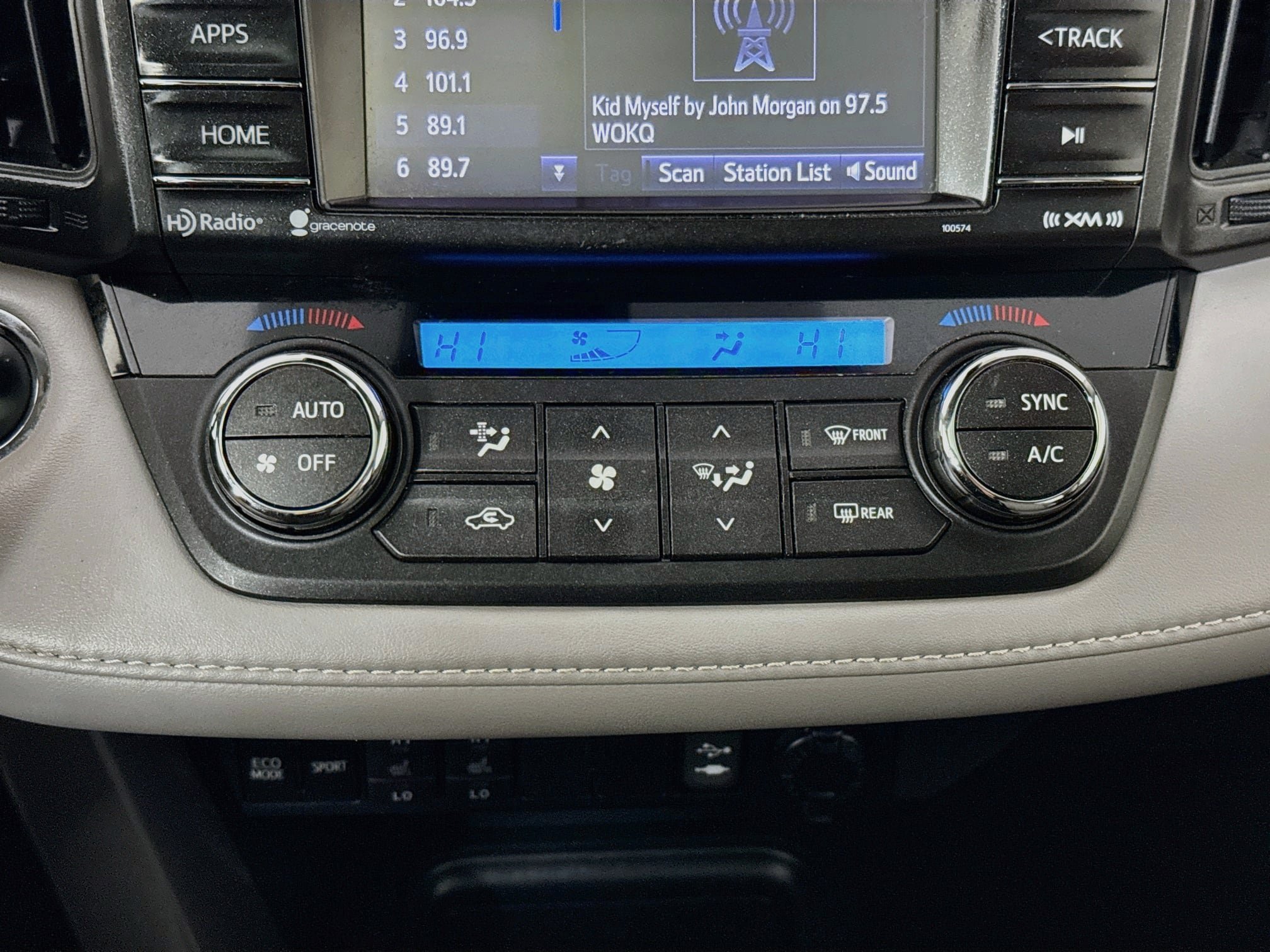 Used 2018 Toyota RAV4 XLE AWD/4WD image 30
