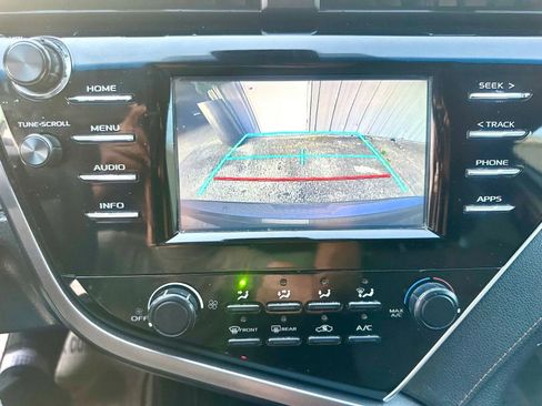 Used 2018 Toyota Camry LE FWD image 16