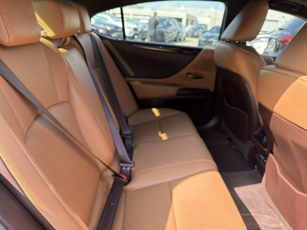 Used 2020 Lexus ES 350 w/ Premium Package FWD image 9