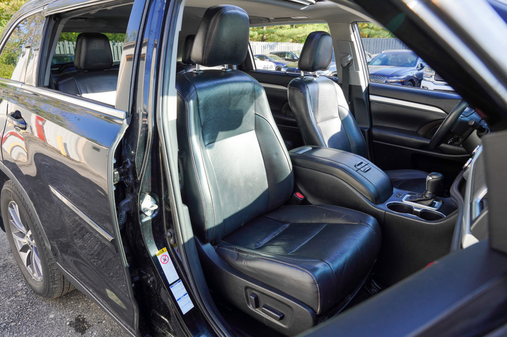 Used 2019 Toyota Highlander XLE AWD/4WD image 41