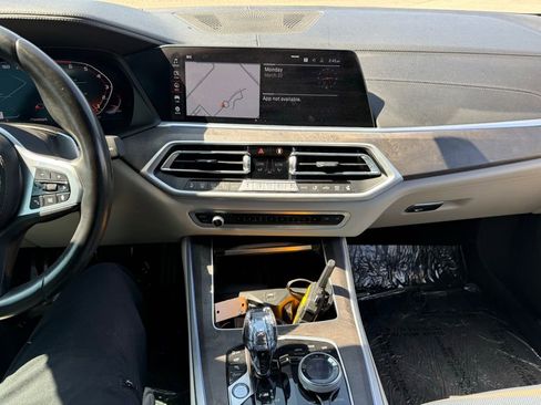 Used 2021 BMW X5 M50i w/ Executive Package image 9