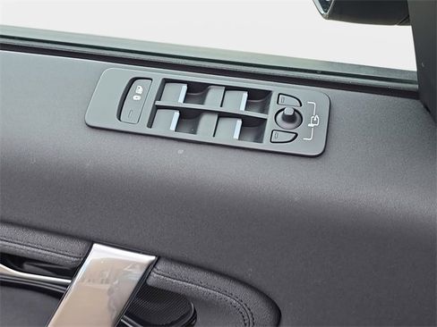 Used 2025 Land Rover Discovery Sport S image 28