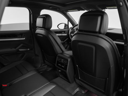 Certified 2025 Porsche Cayenne image 22