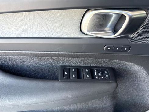 Certified 2023 Volvo XC40 B5 Ultimate image 10