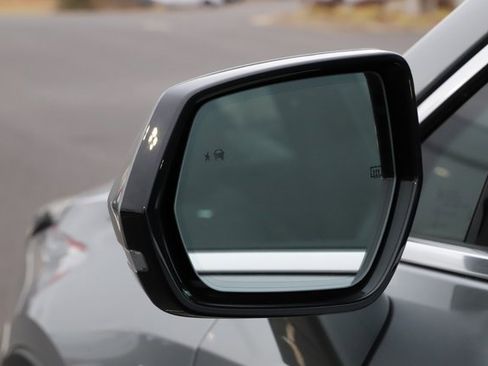 Used 2025 Cadillac XT4 Premium Luxury image 11