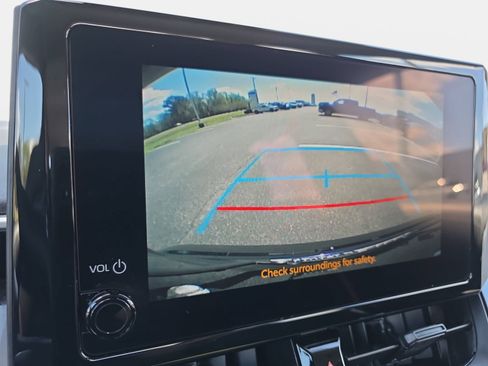 Used 2025 Toyota Corolla LE image 22