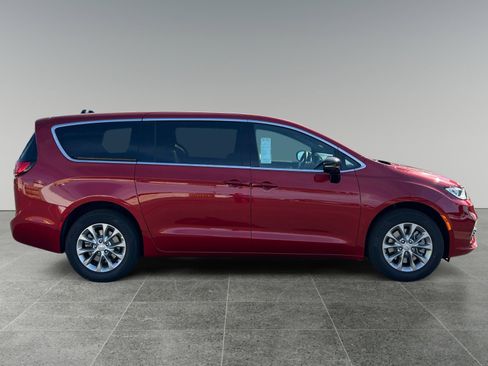 New 2026 Chrysler Pacifica Select image 6