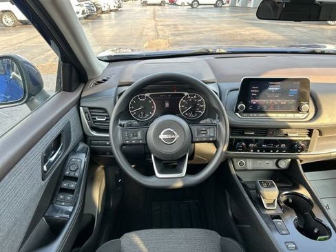 Used 2023 Nissan Rogue SV image 25