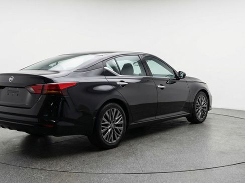 Used 2025 Nissan Altima 2.5 SV image 7