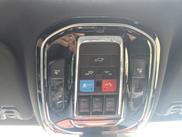 Used 2025 Jeep Grand Wagoneer 4WD image 37