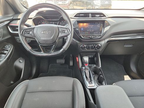 Used 2023 Chevrolet TrailBlazer RS w/ Sun and Liftgate Package FWD image 9