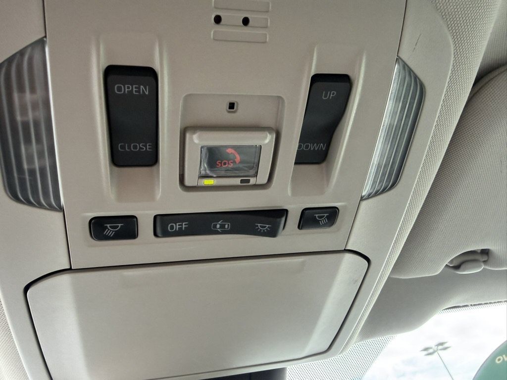 Used 2021 Toyota Highlander Limited AWD/4WD image 30