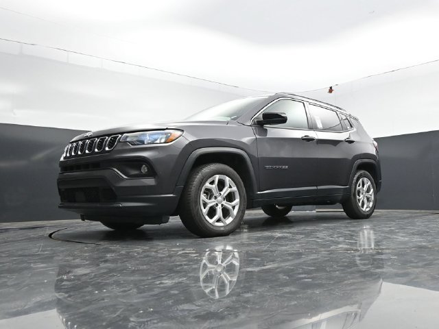 Used 2024 Jeep Compass Latitude AWD/4WD image 41