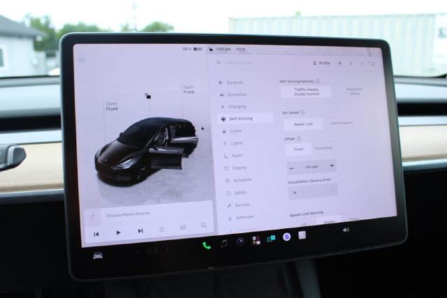 Used 2025 Tesla Model Y Long Range RWD image 19