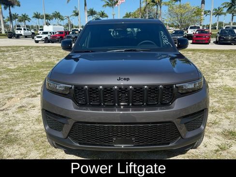 New 2025 Jeep Grand Cherokee Altitude image 8