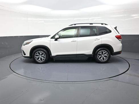 Used 2023 Subaru Forester Premium image 6