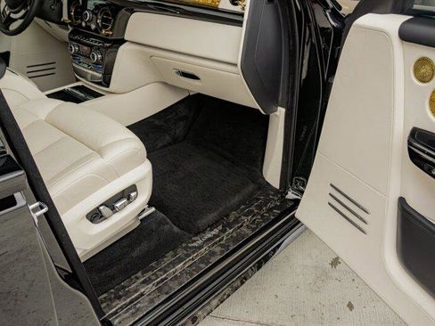 Used 2024 Rolls-Royce Phantom Sedan image 74