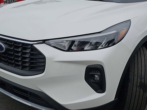 Used 2025 Ford Escape SE image 34