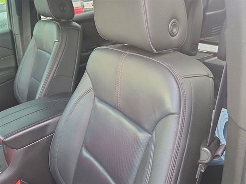 Used 2023 Chevrolet Traverse RS w/ LPO, Floor Liner Package FWD image 7