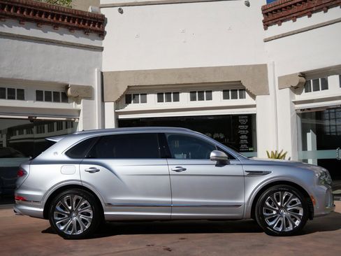 New 2025 Bentley Bentayga Extended Wheelbase image 5