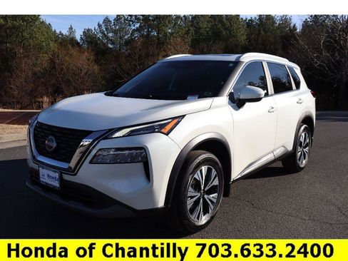 Used 2023 Nissan Rogue SV w/ SV Premium B Package image 3