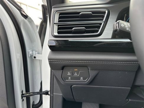 New 2026 Volkswagen Atlas Cross Sport SE image 16