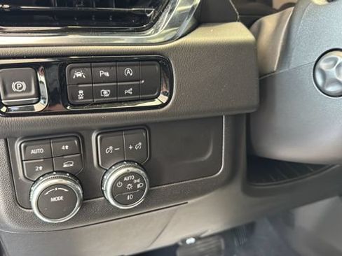 Used 2026 GMC Yukon Denali w/ Sun & Power Step Package AWD/4WD image 11