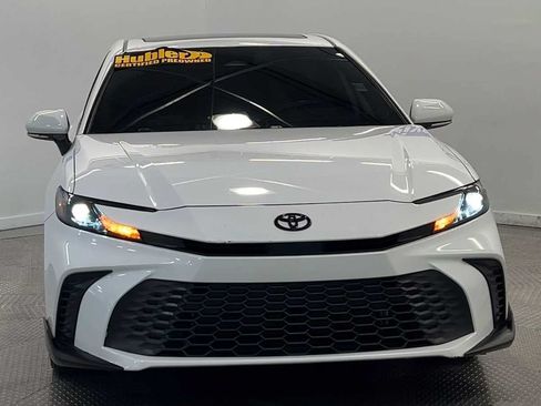 Used 2025 Toyota Camry SE w/ Convenience Package FWD image 2