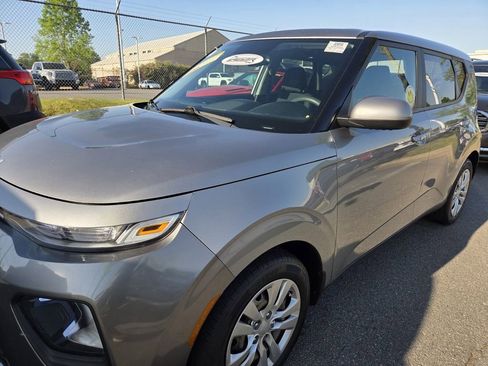Used 2022 Kia Soul LX image 10